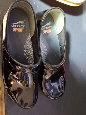 Dansko Black Patent XP 2.0 Clogs